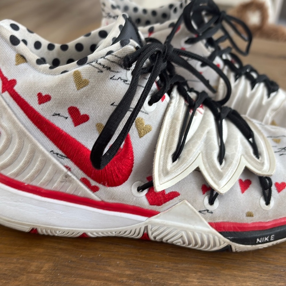 Nike Kyrie 5!!! Preloved basketball shoes♥️